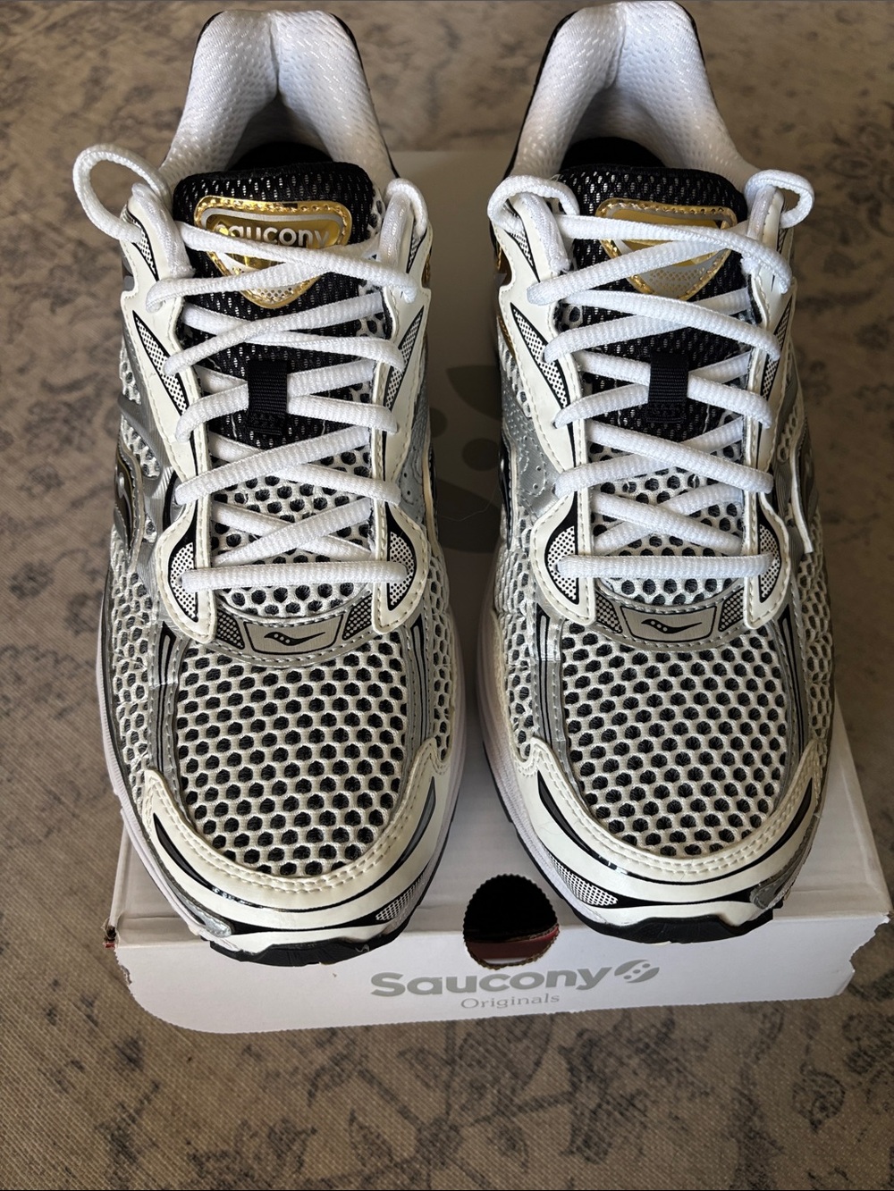 Saucony Men’s Progrid Omni 9 Retro Running Shoes - size 10 - Silver/Gold - Picture 3 of 7